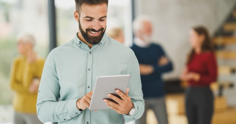 Use these resume dos and don’ts to beat the ATS machine readers, impress recruiters and increase your chances of being invited to job interviews.